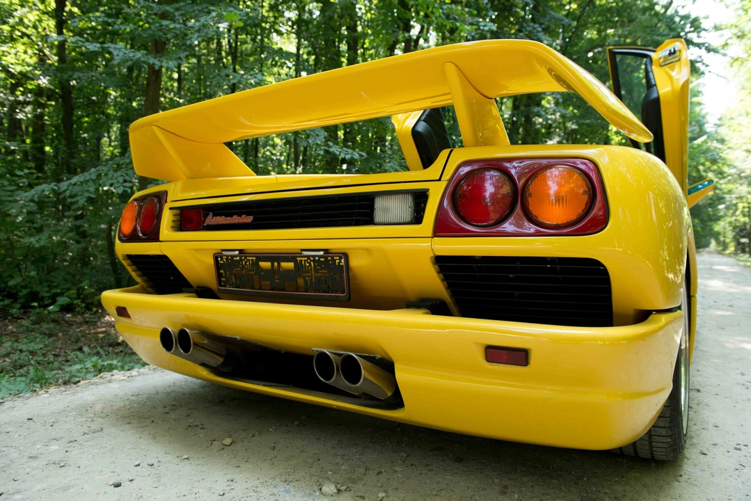 1991 Lamborghini Diablo - Image 2 of 19