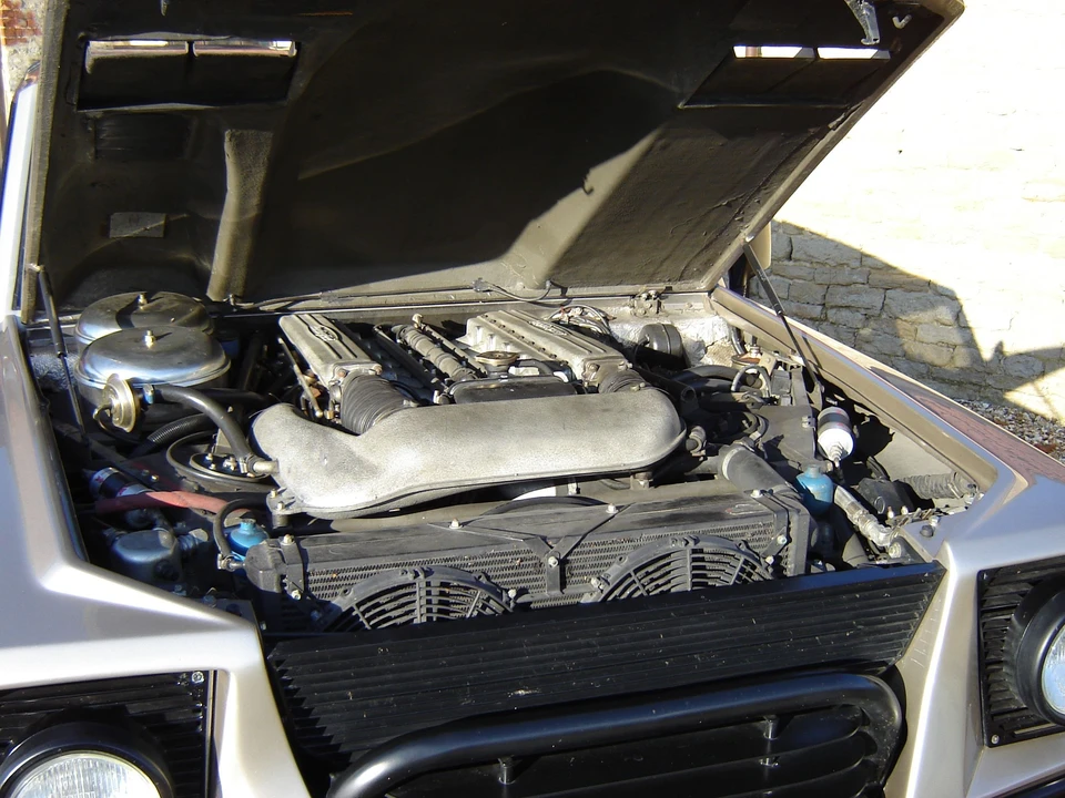 1991 Lamborghini LM002 - Image 2 of 3