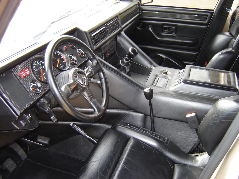 1991 Lamborghini LM002 - Image 3 of 3