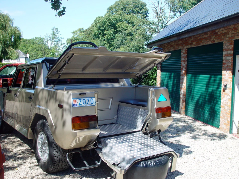 1991 Lamborghini LM002 - Image 13 of 14