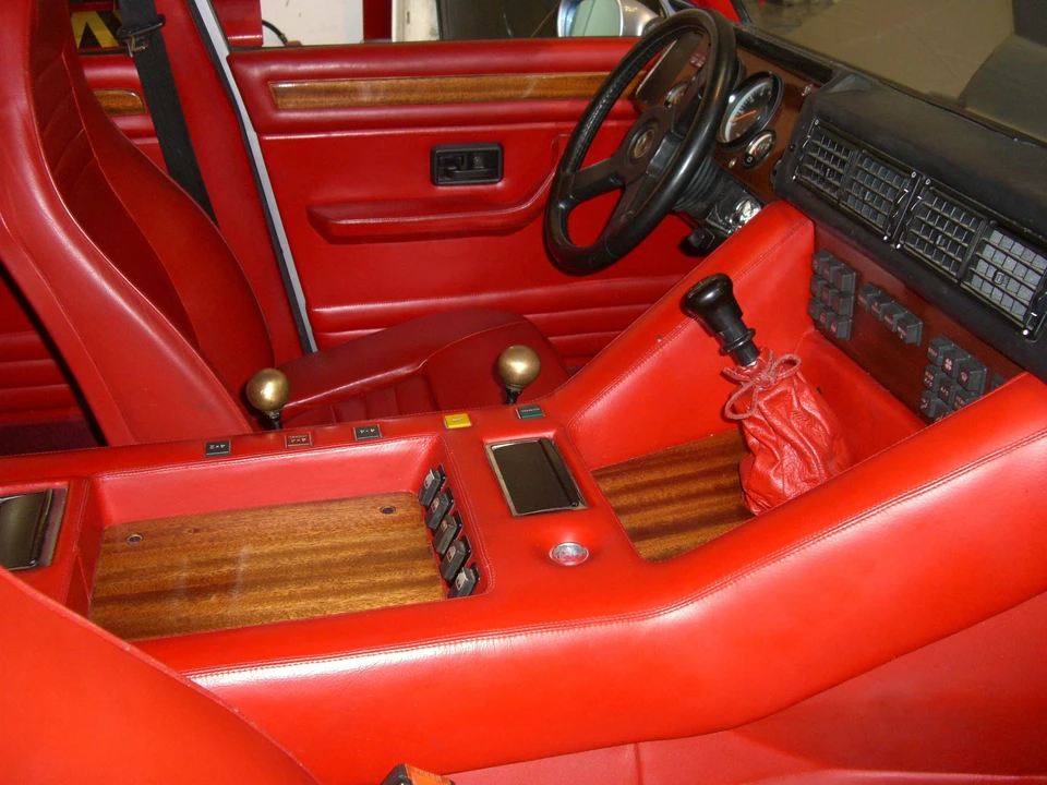 1991 Lamborghini LM002 - Image 3 of 3