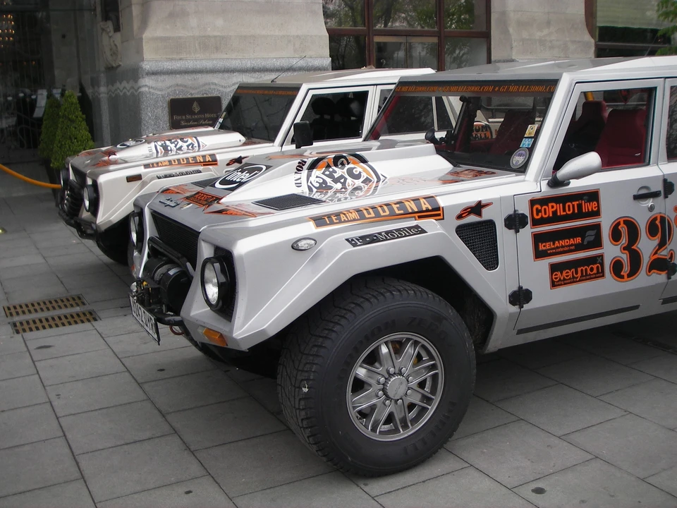 1991 Lamborghini LM002 - Image 2 of 3