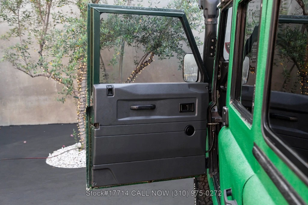 1991 Land Rover Defender 110 - Image 17 of 24
