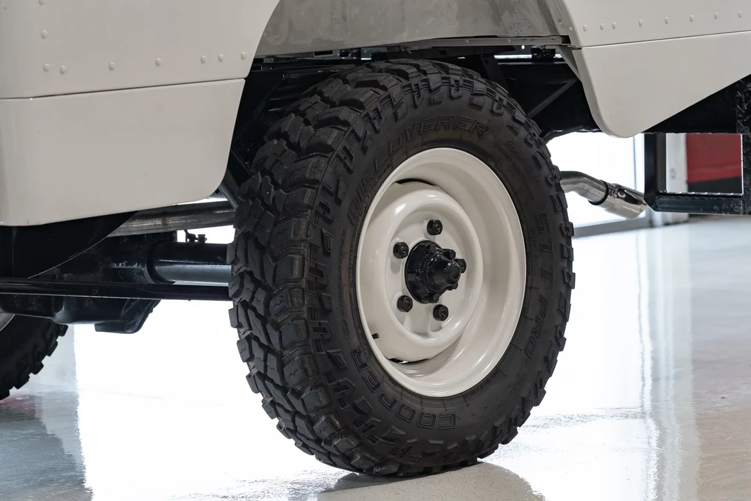 1991 Land Rover Defender 110 - Image 13 of 31