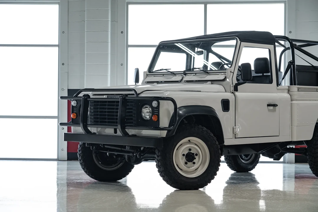 1991 Land Rover Defender 110 - Image 9 of 31