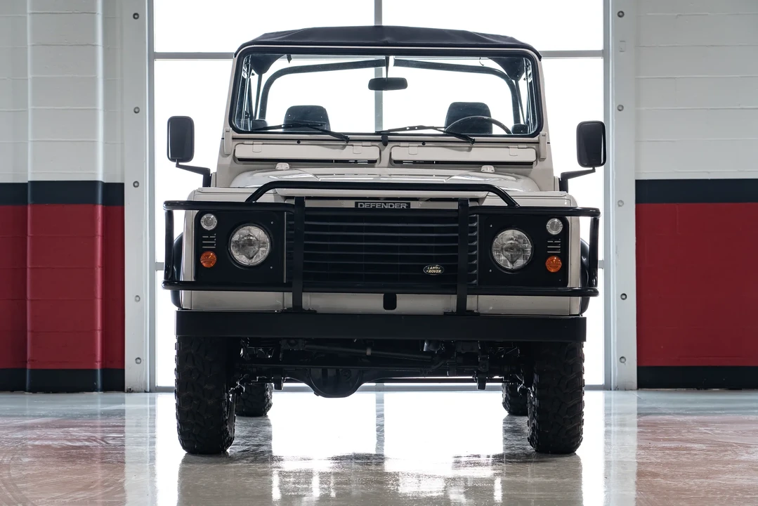1991 Land Rover Defender 110 - Image 16 of 31