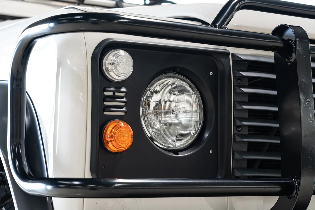 1991 Land Rover Defender 110 - Image 17 of 31