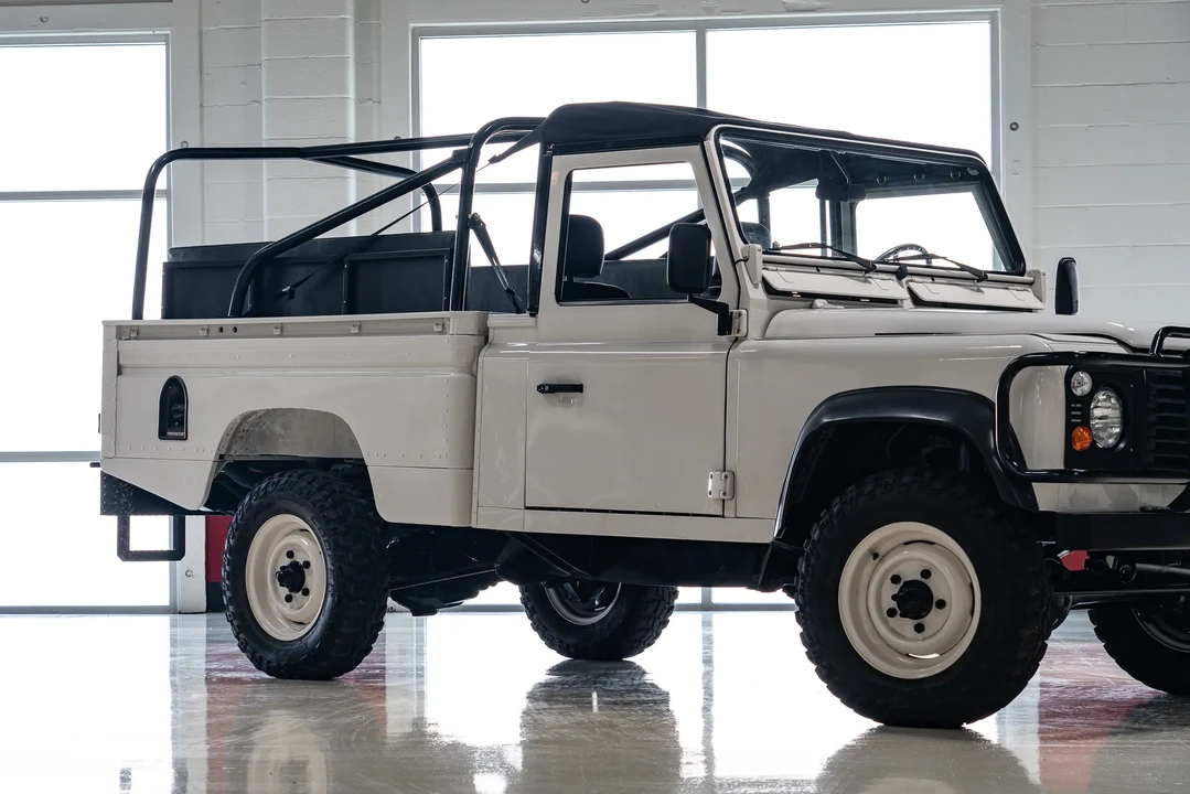 1991 Land Rover Defender 110 - Image 15 of 31