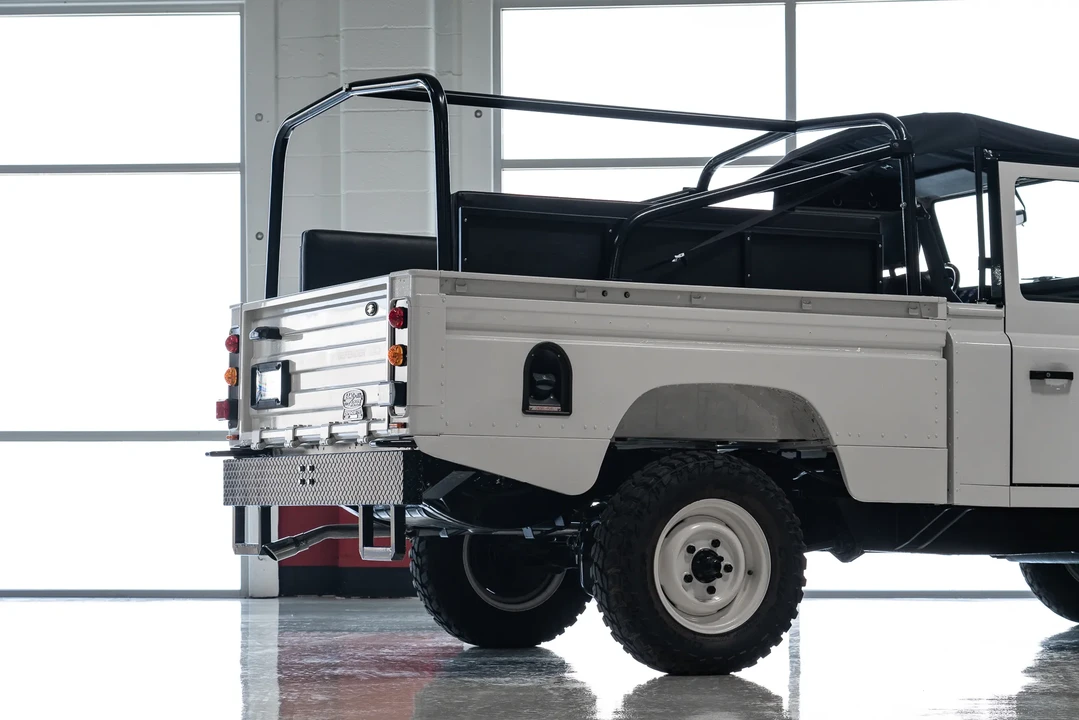 1991 Land Rover Defender 110 - Image 7 of 31