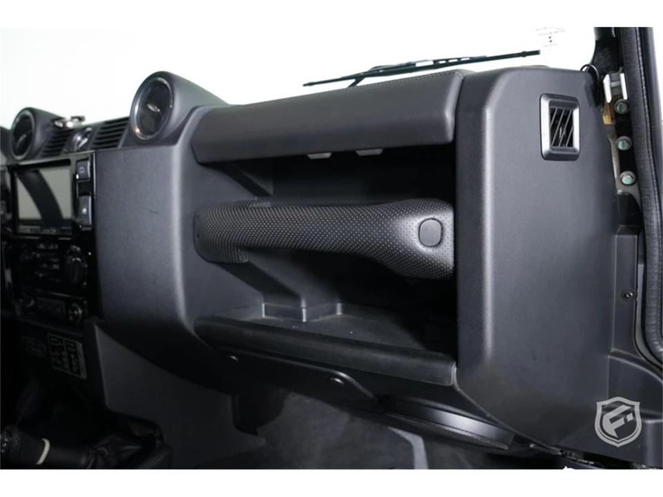 1991 Land Rover Defender 110 - Image 28 of 31