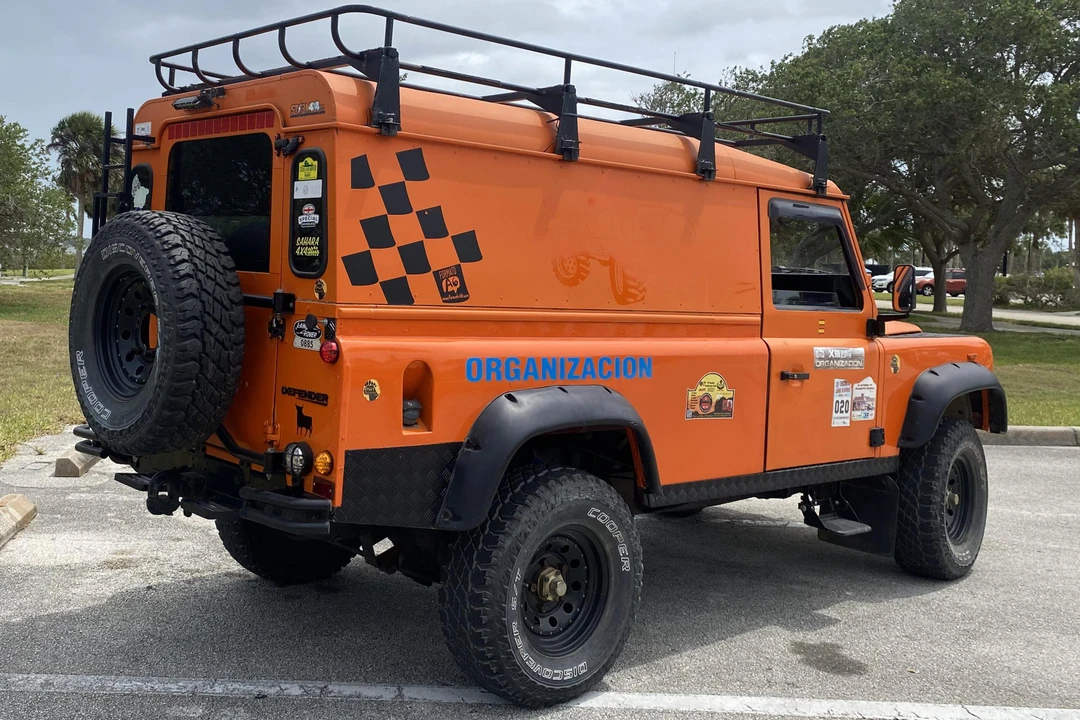 1991 Land Rover Defender 110 - Image 5 of 31
