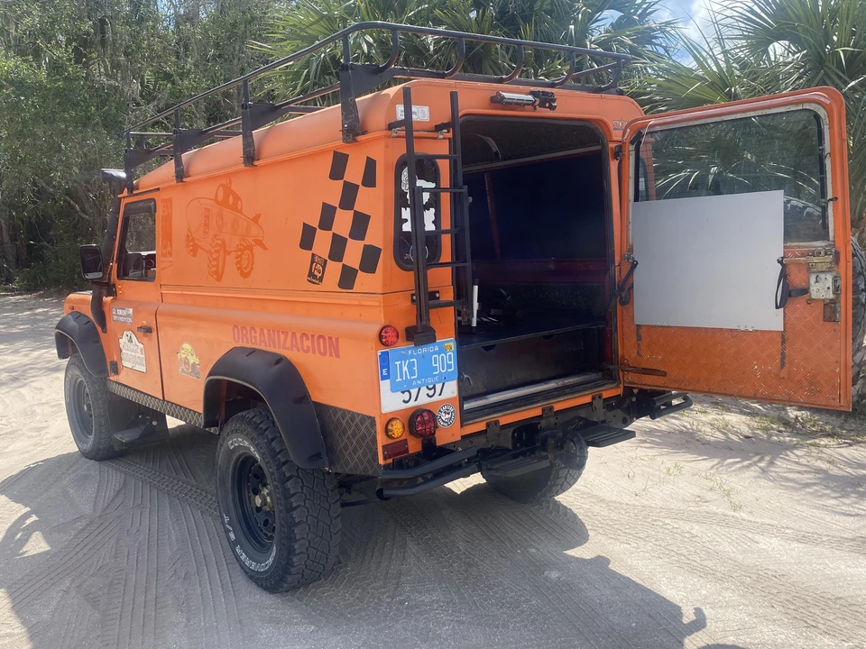 1991 Land Rover Defender 110 - Image 9 of 31