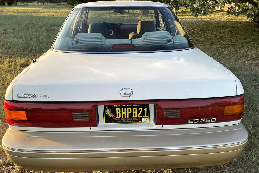 1991 Lexus ES 1st Gen - Image 5 of 6