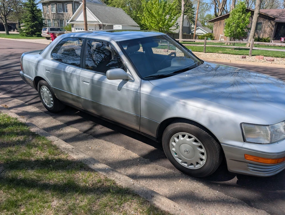 1991 Lexus LS 1st Gen - Image 15 of 31