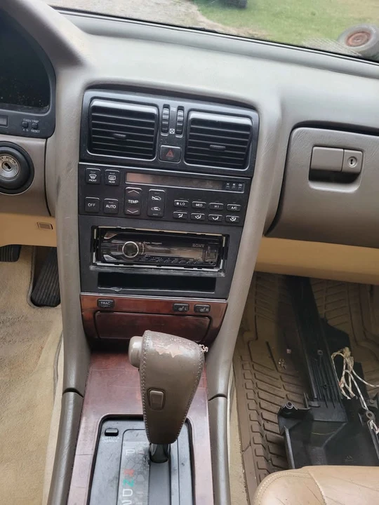 1991 Lexus LS 1st Gen - Image 13 of 14
