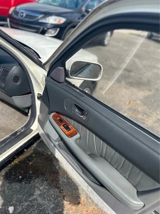 1991 Lexus LS 1st Gen - Image 18 of 19