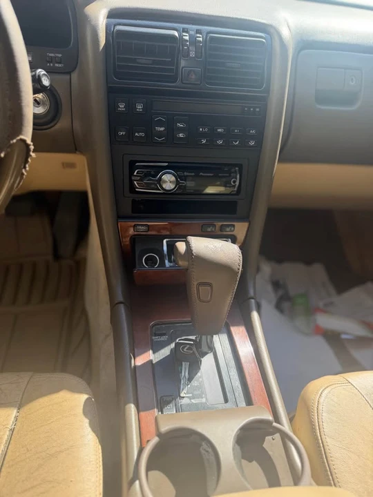 1991 Lexus LS 1st Gen - Image 12 of 19