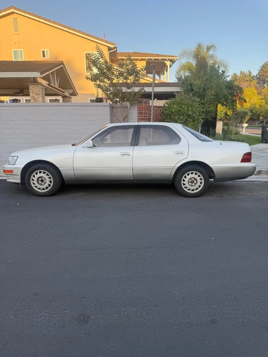 1991 Lexus LS 1st Gen - Image 4 of 6