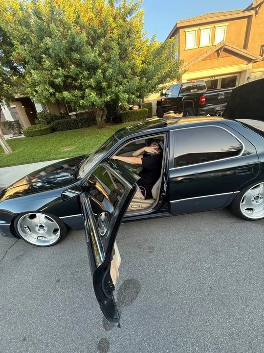 1991 Lexus LS 1st Gen - Image 2 of 3