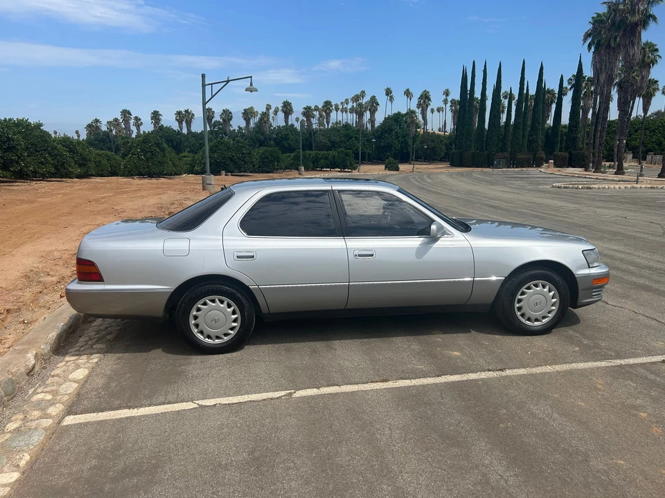 1991 Lexus LS 1st Gen - Image 24 of 31
