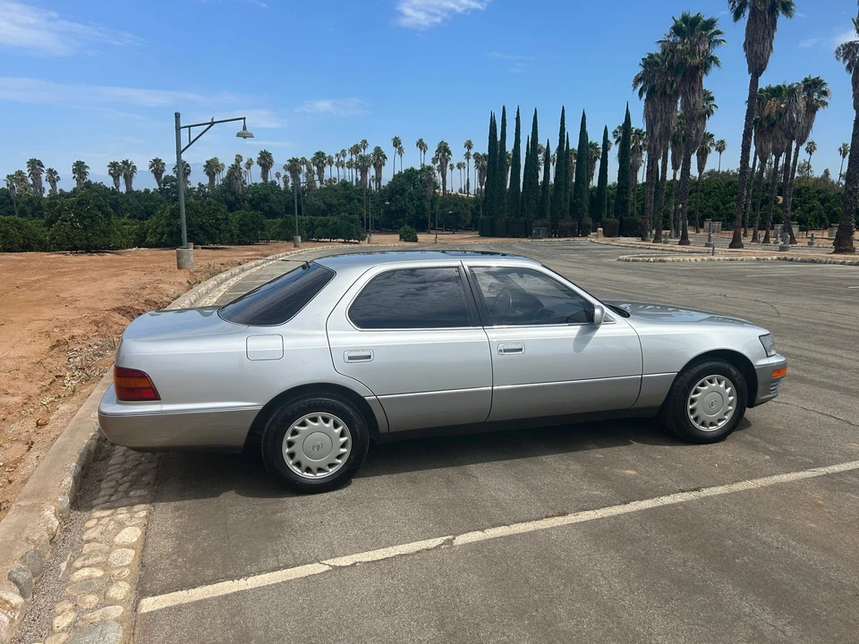 1991 Lexus LS 1st Gen - Image 25 of 31