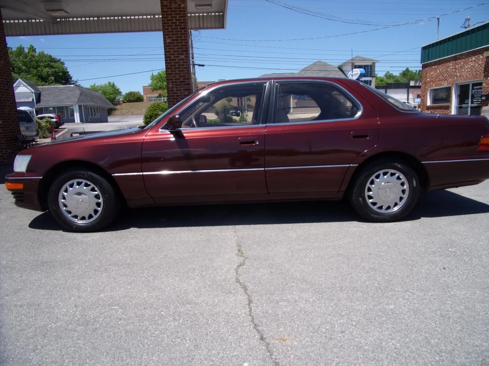 1991 Lexus LS 1st Gen - Image 18 of 31