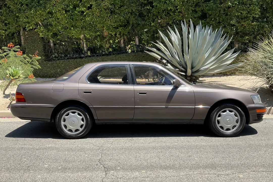 1991 Lexus LS 1st Gen - Image 17 of 31
