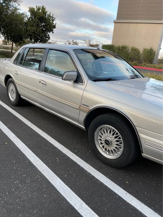 1991 Lincoln Continental 8th Gen - Image 2 of 14