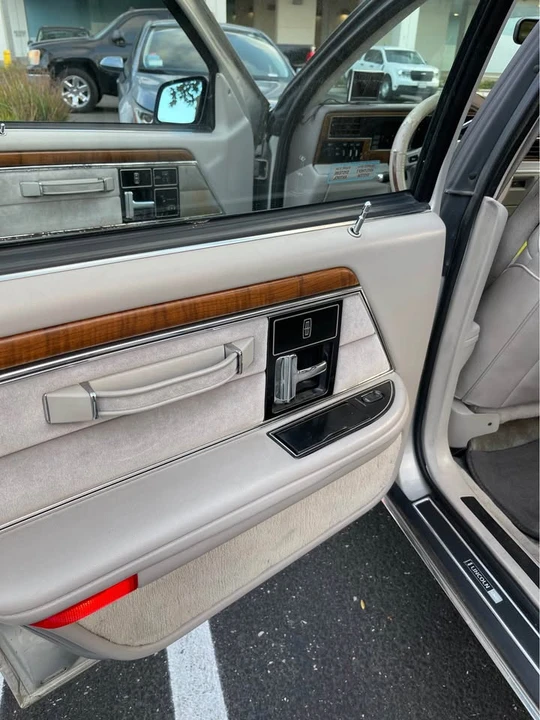1991 Lincoln Continental 8th Gen - Image 5 of 14