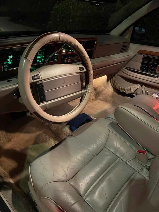 1991 Lincoln Continental 8th Gen - Image 14 of 15