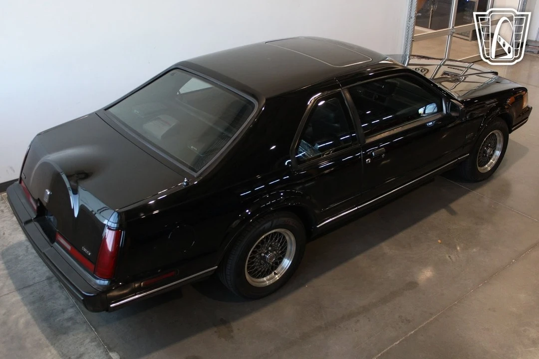 1991 Lincoln Continental Mark VII - Image 10 of 12