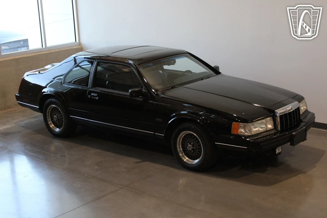 1991 Lincoln Continental Mark VII - Image 8 of 12