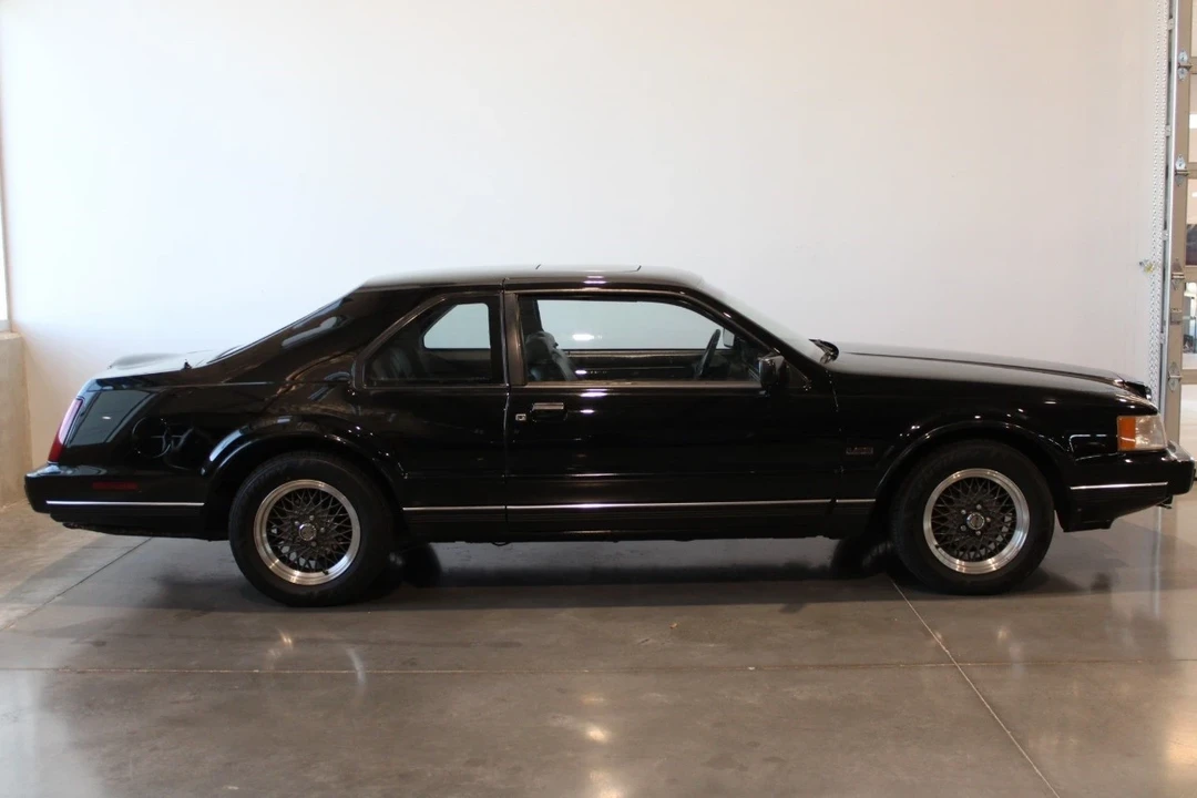 1991 Lincoln Continental Mark VII - Image 9 of 12