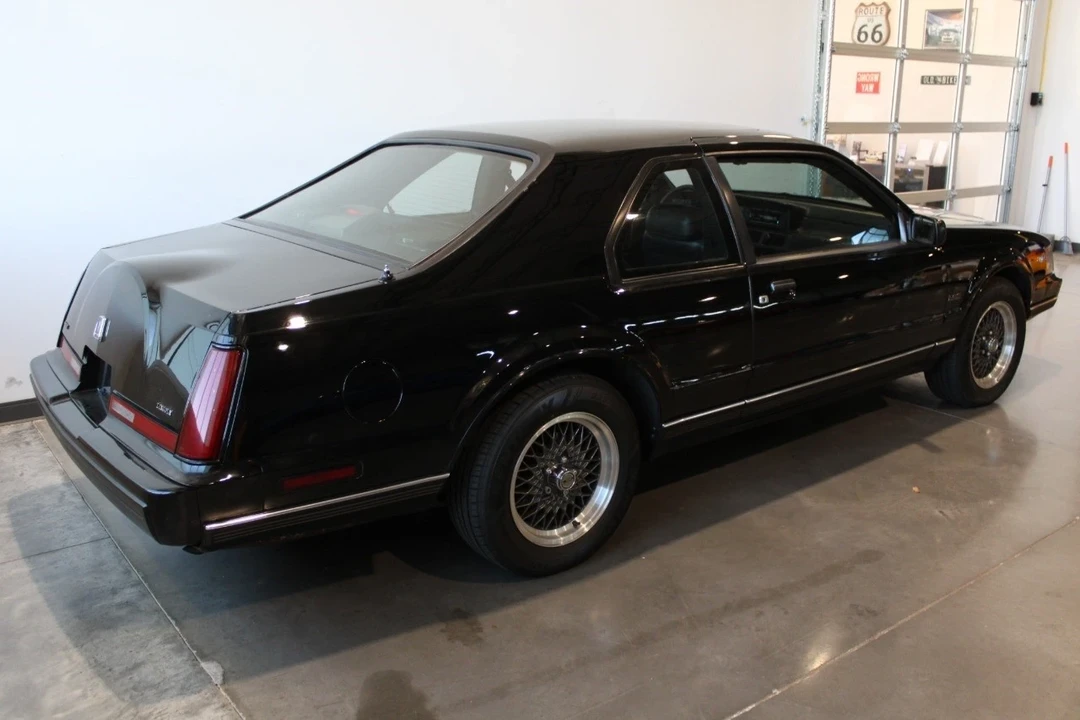 1991 Lincoln Continental Mark VII - Image 10 of 12