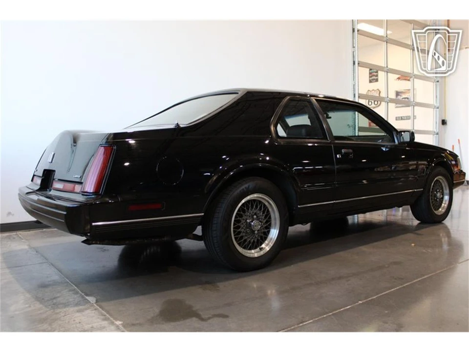 1991 Lincoln Continental Mark VII - Image 17 of 31