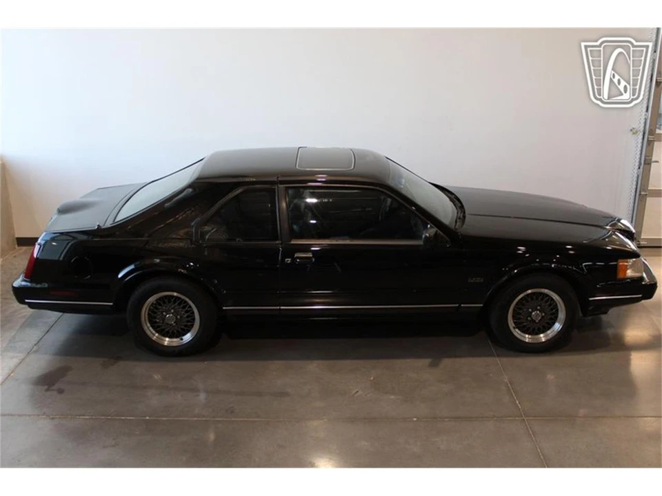 1991 Lincoln Continental Mark VII - Image 8 of 31