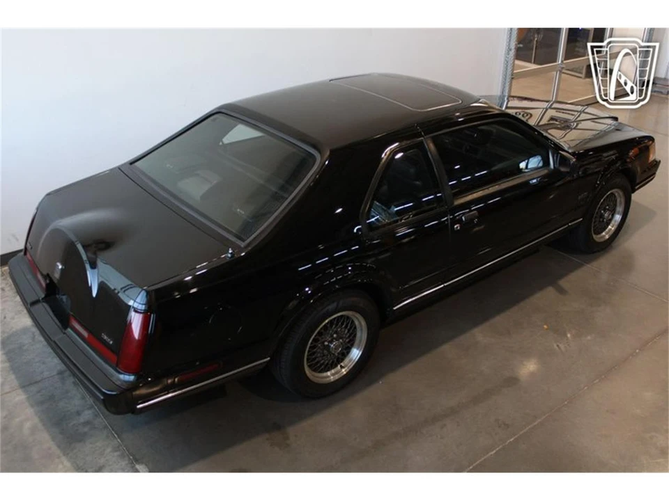 1991 Lincoln Continental Mark VII - Image 9 of 31