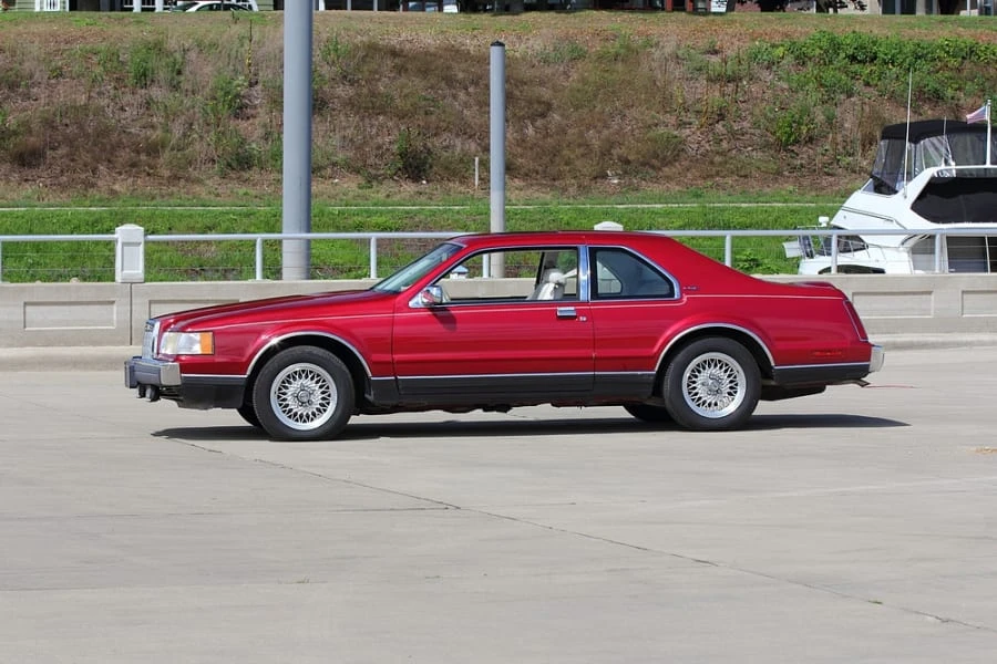 1991 Lincoln Continental Mark VII - Image 2 of 12