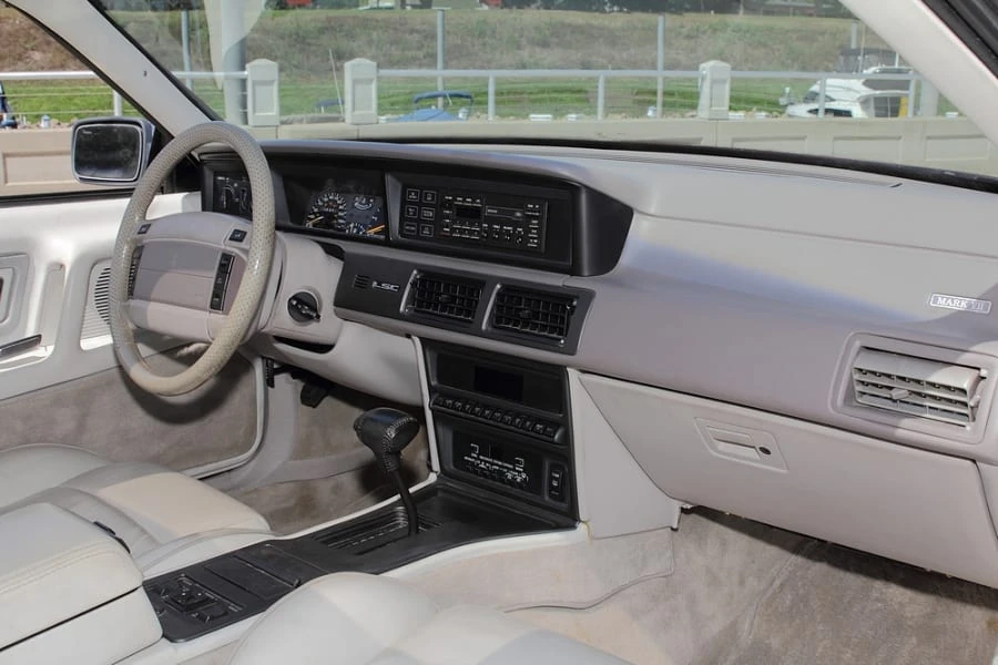 1991 Lincoln Continental Mark VII - Image 5 of 12