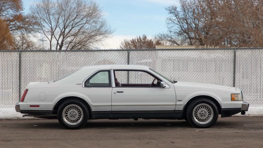 1991 Lincoln Continental Mark VII - Image 8 of 12