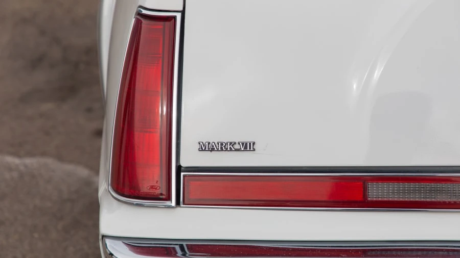 1991 Lincoln Continental Mark VII - Image 11 of 12