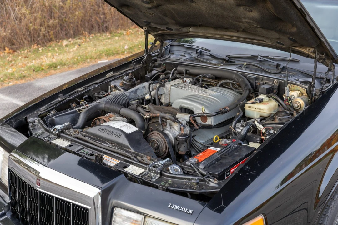 1991 Lincoln Continental Mark VII - Image 6 of 8