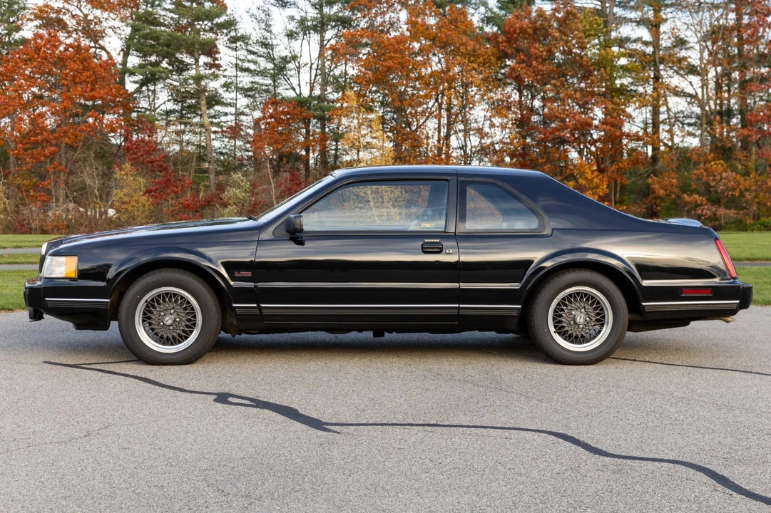 1991 Lincoln Continental Mark VII - Image 3 of 8