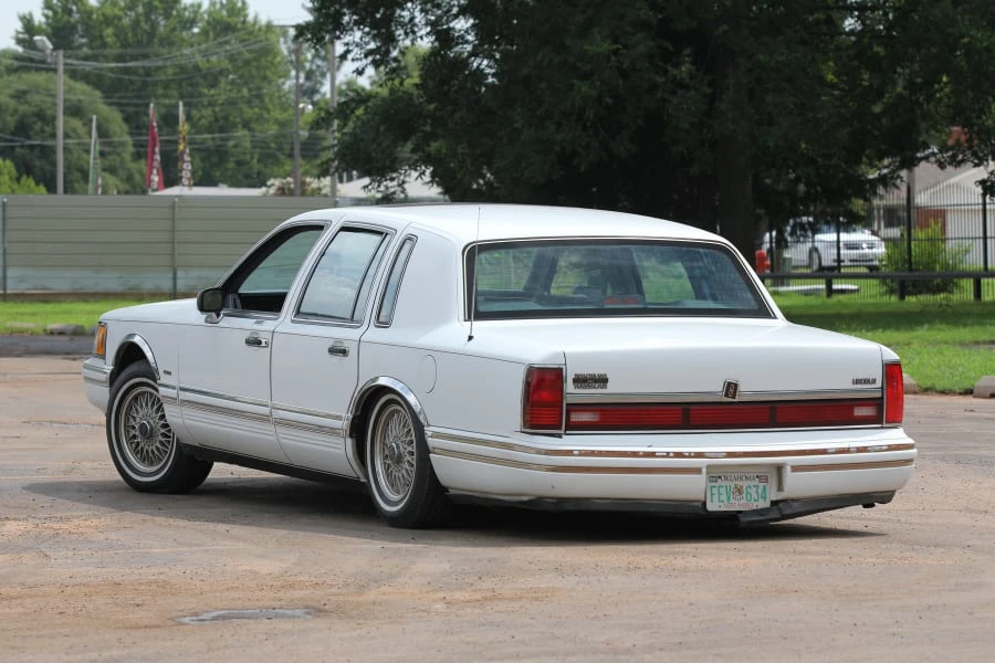 1991 Lincoln Town Car - Image 2 of 6