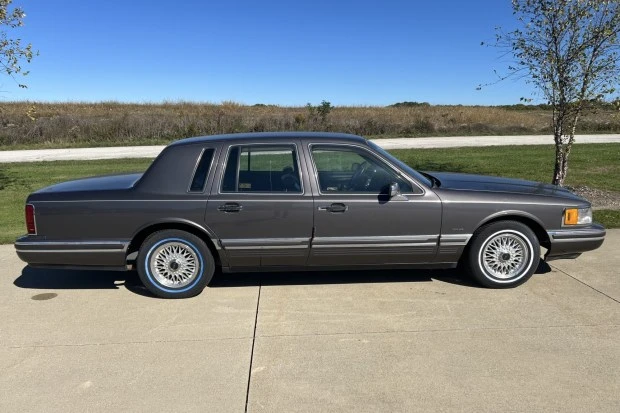 1991 Lincoln Town Car - Image 3 of 7