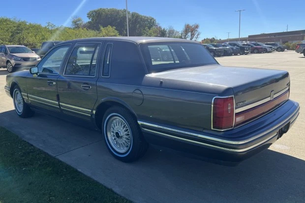 1991 Lincoln Town Car - Image 2 of 7