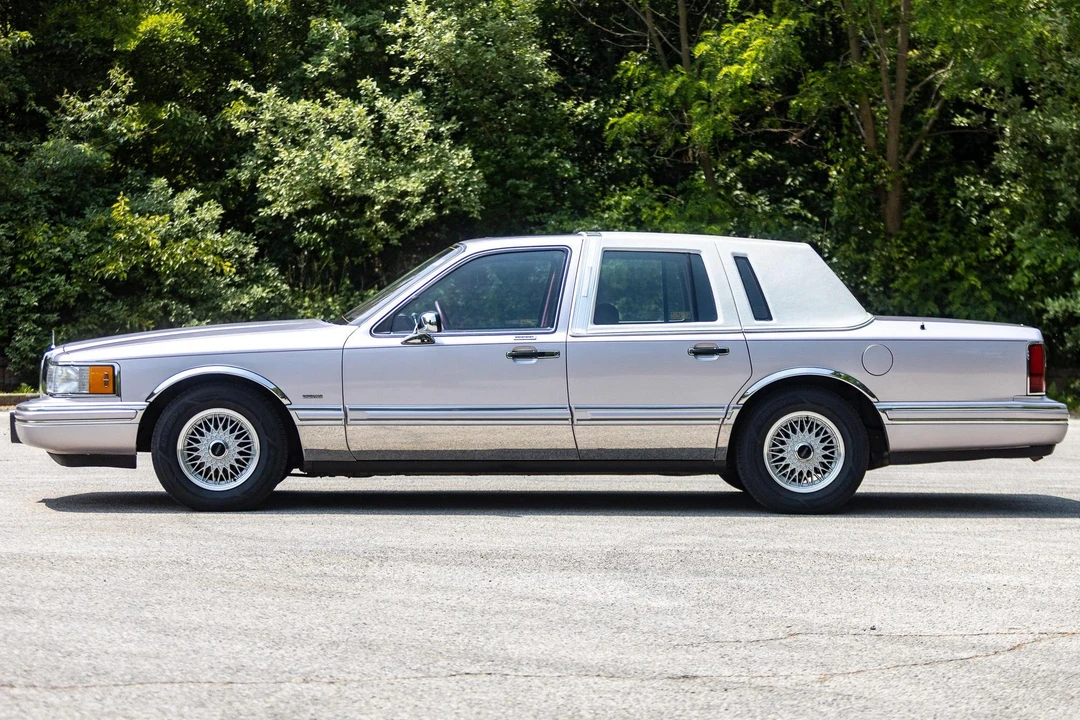 1991 Lincoln Town Car - Image 3 of 31