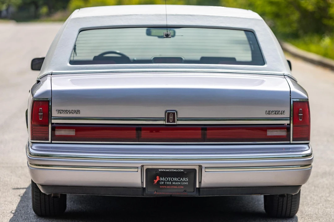 1991 Lincoln Town Car - Image 5 of 31