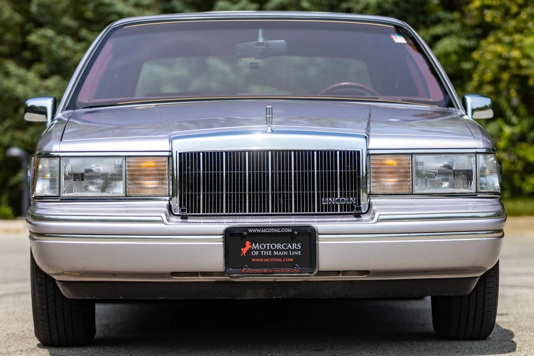 1991 Lincoln Town Car - Image 2 of 31