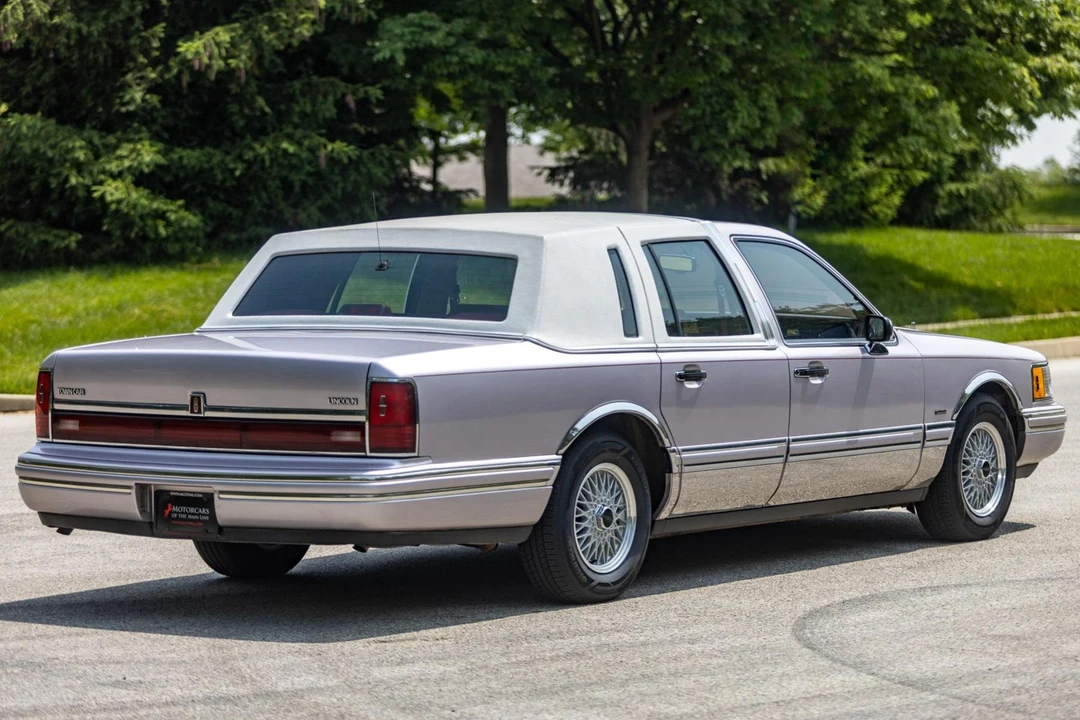 1991 Lincoln Town Car - Image 4 of 31